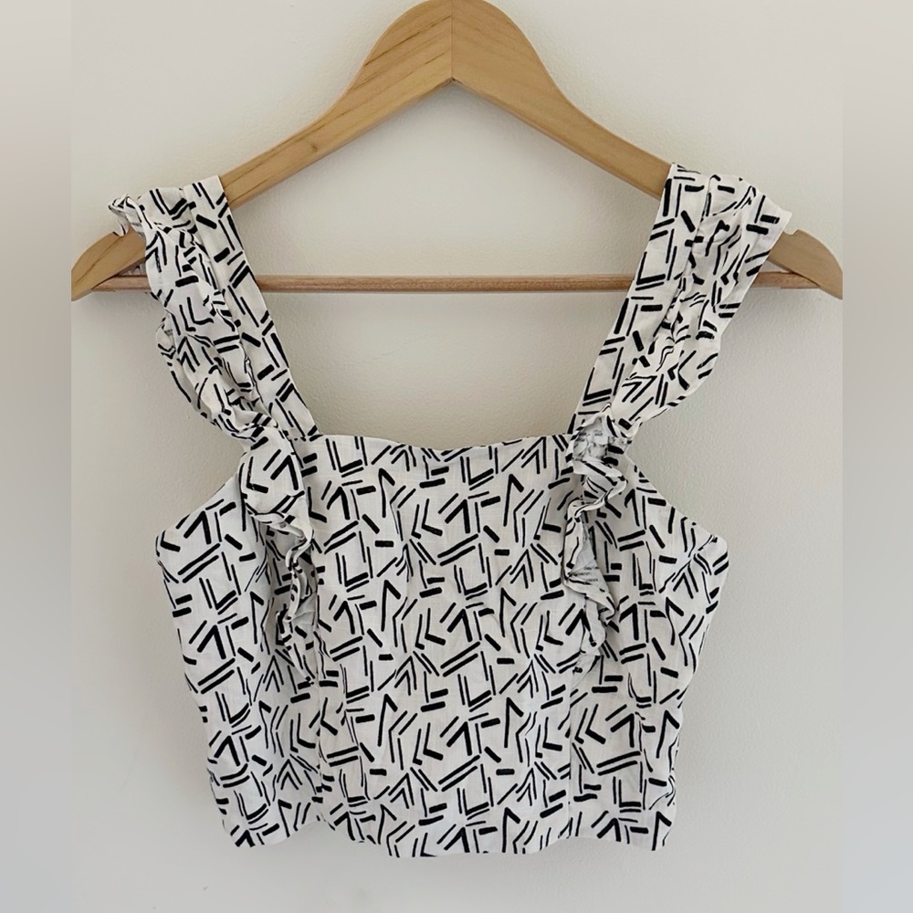Monteau Los Angeles Ruffle Sleeveless Square Neck Abstract Pattern Crop Top